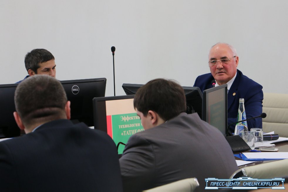 Рустам Минниханов: 'Наша стратегическая цель - это диверсификация экономики' Рустам Минниханов: 'Наша стратегическая цель - это диверсификация экономики'