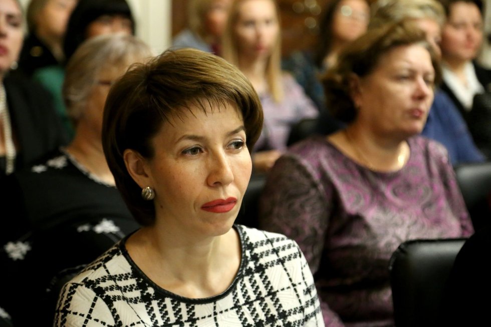 Система общественных ценностей глазами современной женщины: обсуждение и дебаты на круглом столе в Кремле. Система общественных ценностей глазами современной женщины: обсуждение и дебаты на круглом столе в Кремле.