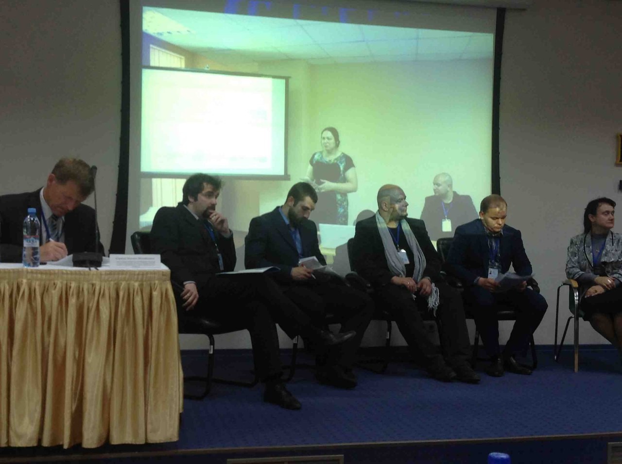 Расширяется география социализации молодежи Расширяется география социализации молодежи