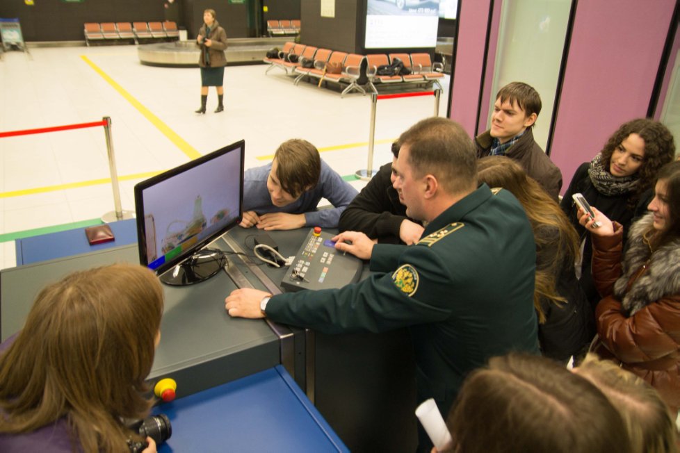 Журналисты-первокурсники узнали о работе таможни Журналисты-первокурсники узнали о работе таможни