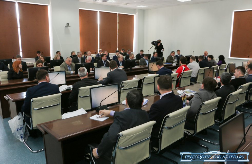 Рустам Минниханов: 'Наша стратегическая цель - это диверсификация экономики' Рустам Минниханов: 'Наша стратегическая цель - это диверсификация экономики'