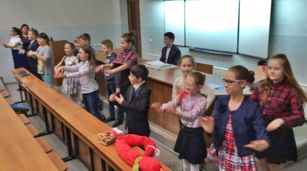 БУДУЩИЕ АБИТУРИЕНТЫ ЗАДАЮТ ВОПРОСЫ БУДУЩИМ УЧИТЕЛЯМ! БУДУЩИЕ АБИТУРИЕНТЫ ЗАДАЮТ ВОПРОСЫ БУДУЩИМ УЧИТЕЛЯМ!