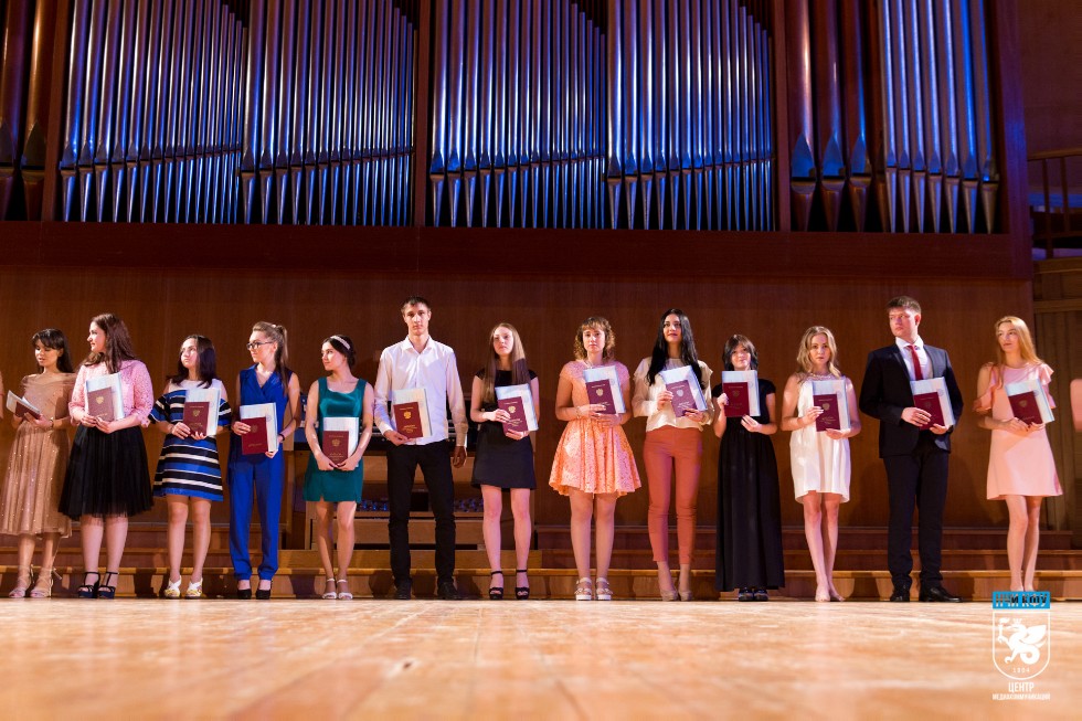 Чествование лучших выпускников КФУ в автограде Чествование лучших выпускников КФУ в автограде