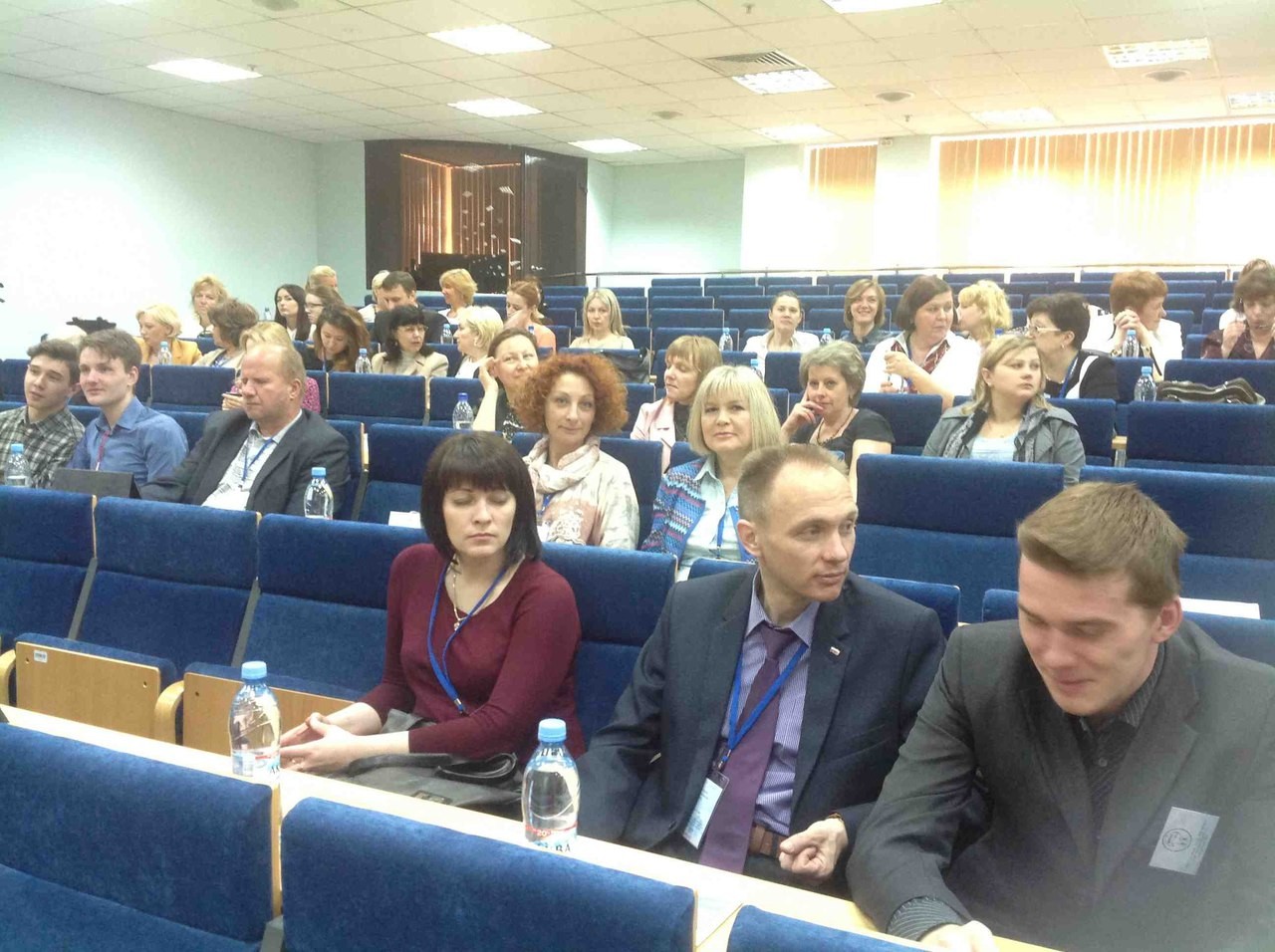 Расширяется география социализации молодежи Расширяется география социализации молодежи