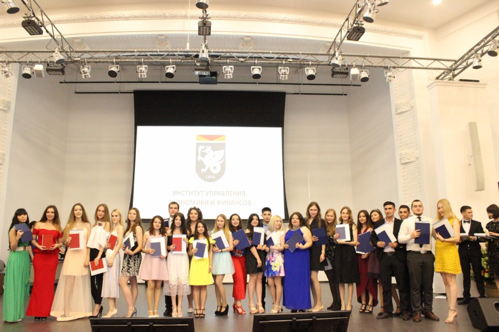 Поздравляем выпускников ИУЭФ - 2017! Поздравляем выпускников ИУЭФ - 2017!