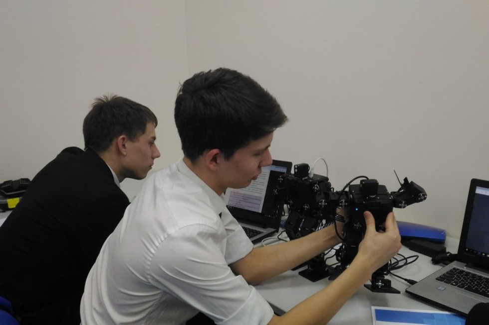 Первый учебник по отечественной робототехнике разработали в ЕИ КФУ Первый учебник по отечественной робототехнике разработали в ЕИ КФУ