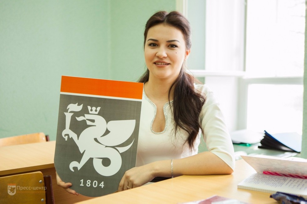 В Елабужском институте КФУ стартовал флешмоб к Дню символики (фоторепортаж) В Елабужском институте КФУ стартовал флешмоб к Дню символики (фоторепортаж)