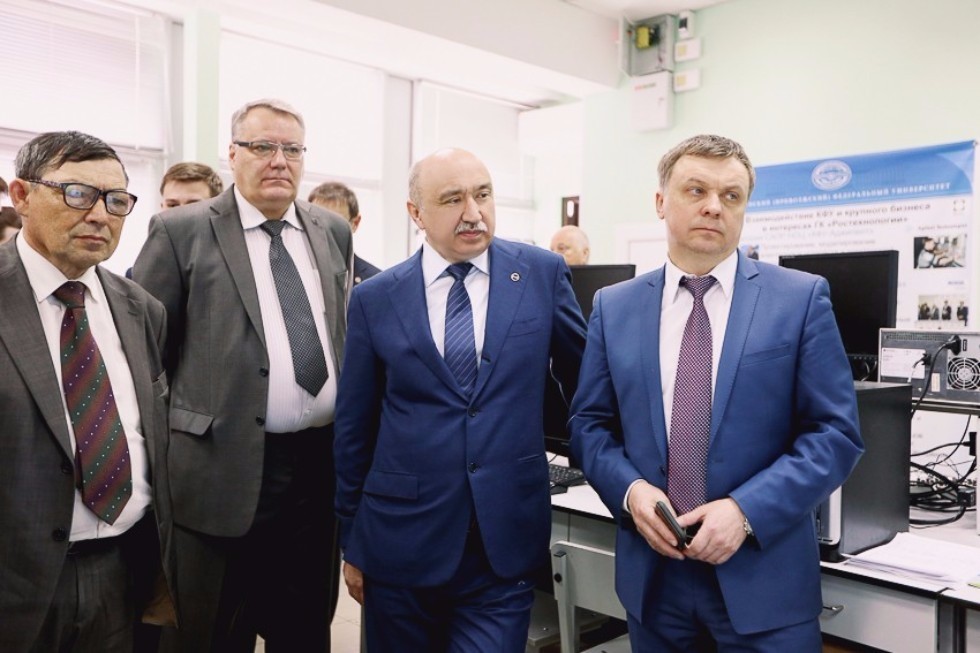 Director of Russian Federal Nuclear Center Toured Kazan University Facilities