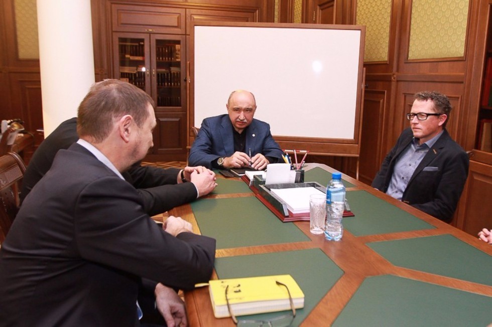 Rector Ilshat Gafurov Held Talks with Marketing Director at Intel EMEA Ralph de Wargny