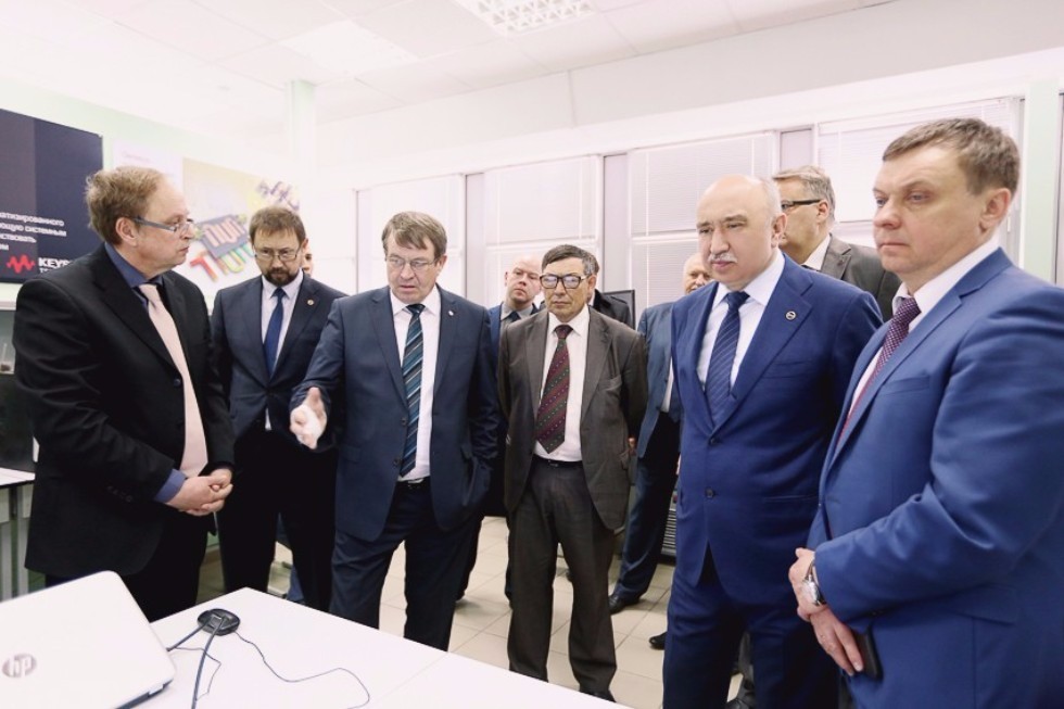 Director of Russian Federal Nuclear Center Toured Kazan University Facilities ,Russian Federal Nuclear Center, Keysight, SAU AstroChallenge, National Instruments, Rohde & Schwarz, RIKEN, Kazan National Research Technical University, Government of Tatarstan