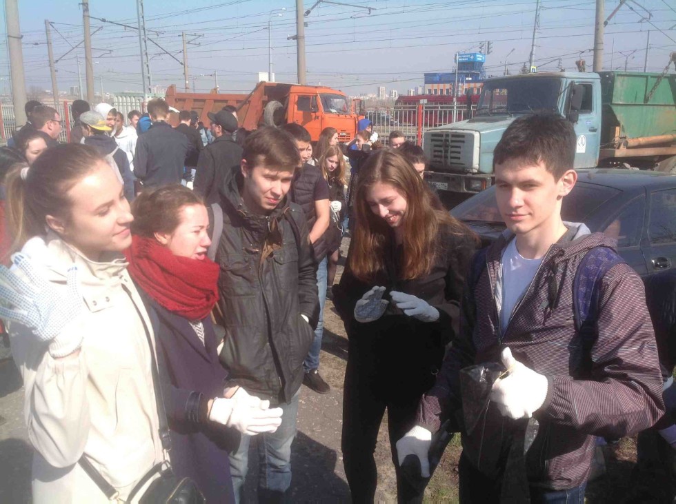 Трудовая ламбада на железнодорожных склонах Трудовая ламбада на железнодорожных склонах