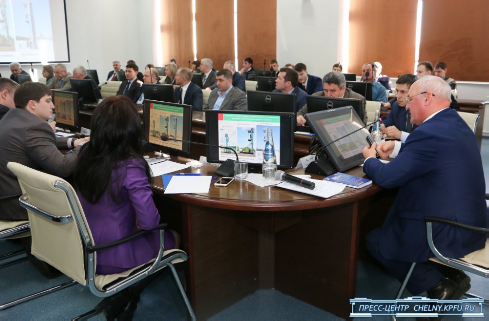 Рустам Минниханов: 'Наша стратегическая цель - это диверсификация экономики' Рустам Минниханов: 'Наша стратегическая цель - это диверсификация экономики'