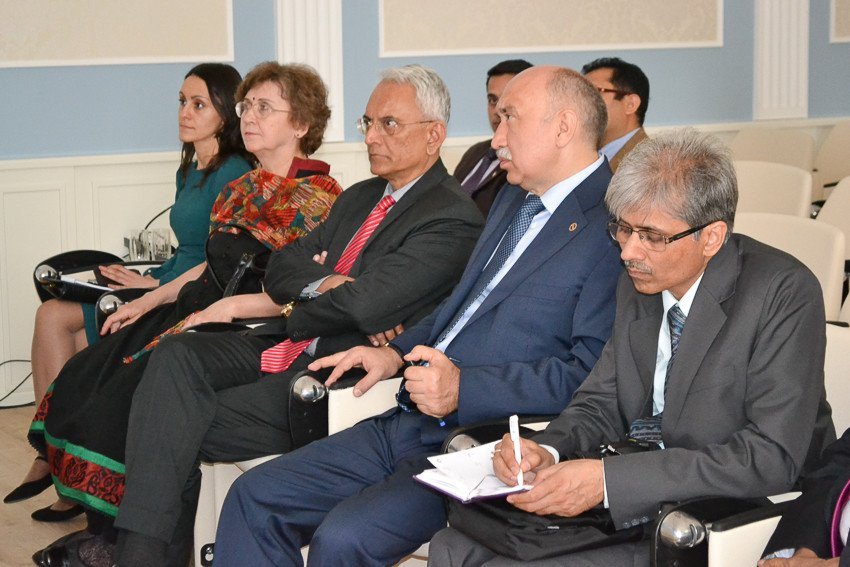 KFU discusses cooperation with Indian Ambassador