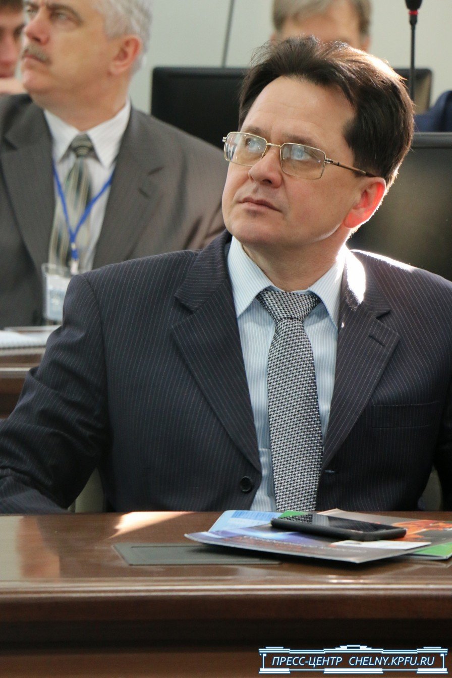 Рустам Минниханов: 'Наша стратегическая цель - это диверсификация экономики' Рустам Минниханов: 'Наша стратегическая цель - это диверсификация экономики'