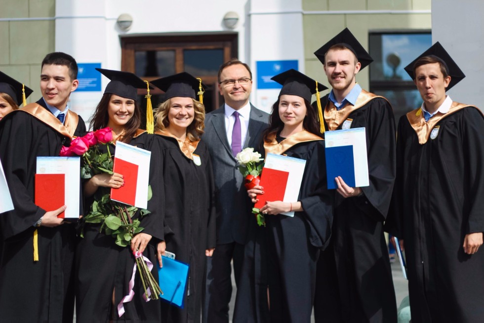 Поздравляем выпускников ИУЭФ - 2017! Поздравляем выпускников ИУЭФ - 2017!