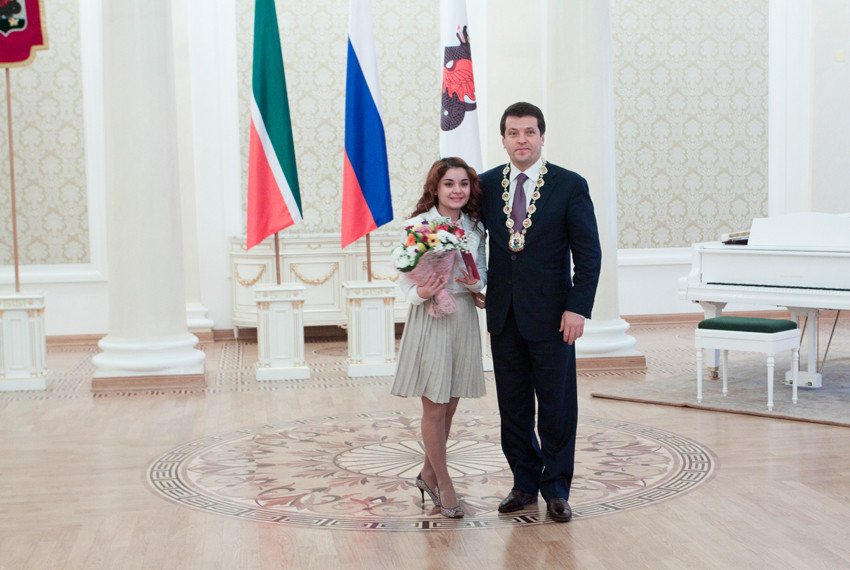 Тринадцать студентов и аспирантов Казанского университета удостоились именных стипендий мэра Ильсура Метшина Тринадцать студентов и аспирантов Казанского университета удостоились именных стипендий мэра Ильсура Метшина