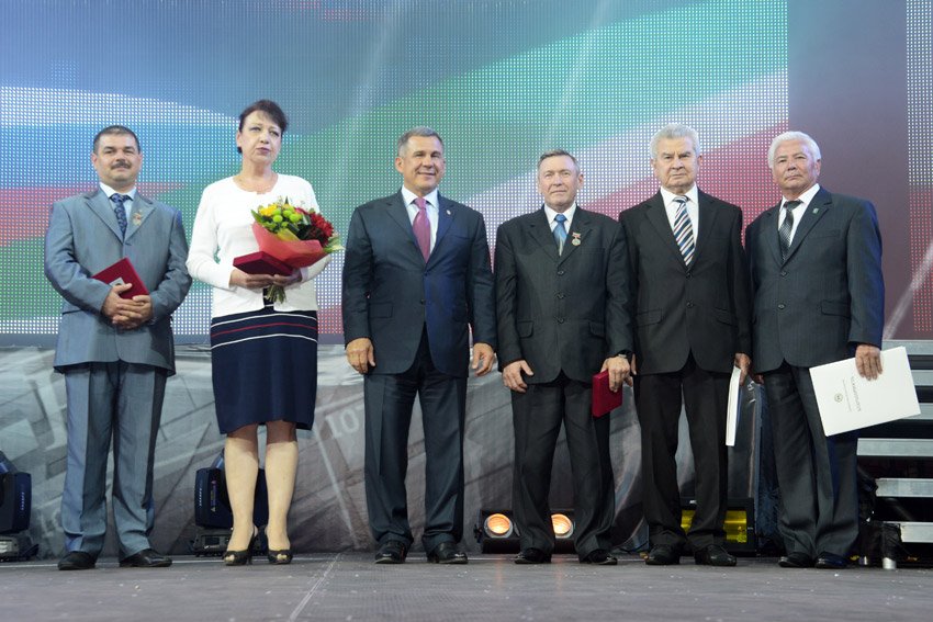 Президент РТ Рустам Минниханов: 'Химия ? это 'точка роста' для экономики республики' Президент РТ Рустам Минниханов: 'Химия ? это 'точка роста' для экономики республики'