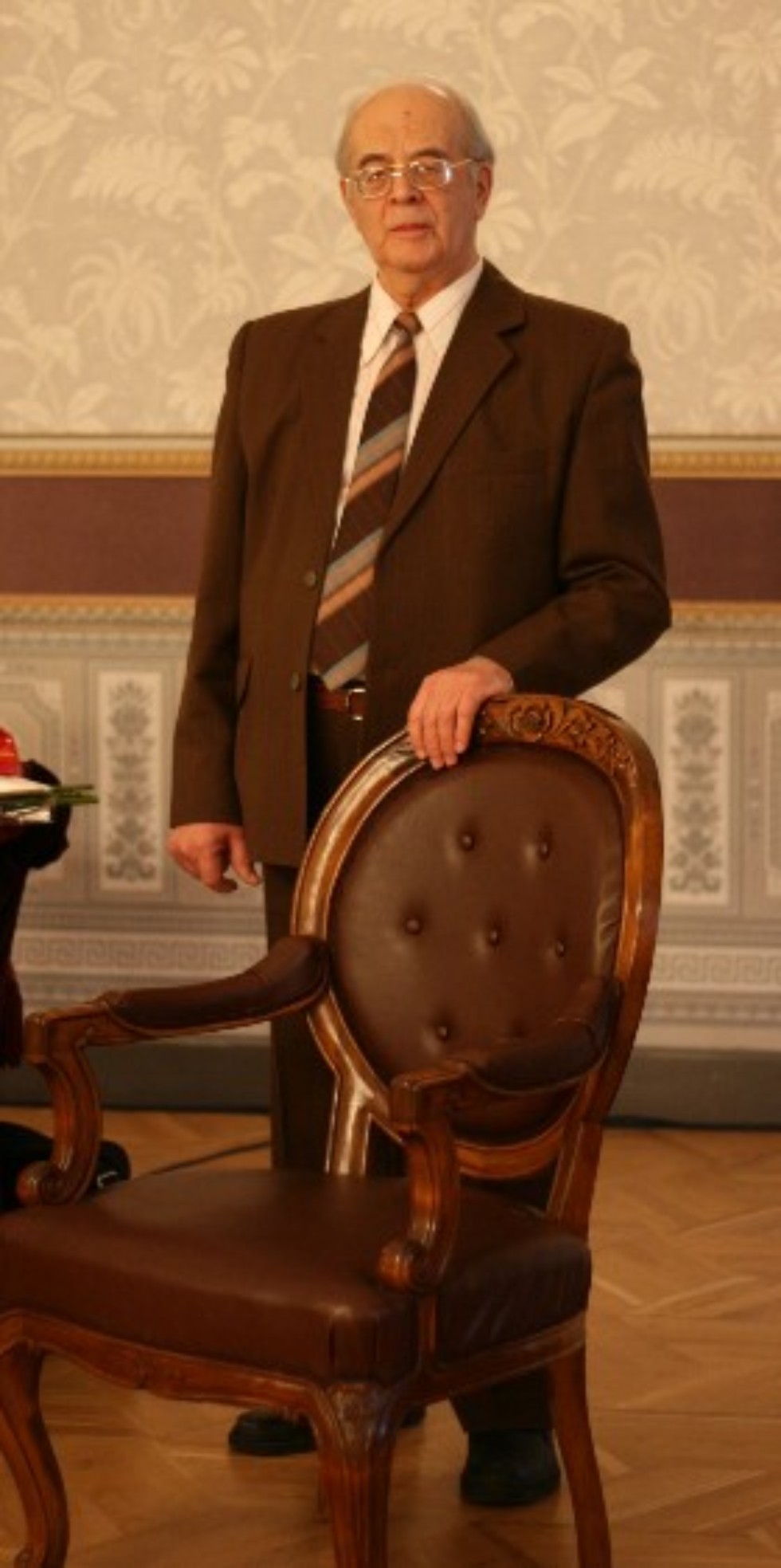 Приглашаем на торжество в честь 90-летия профессора КФУ Андрея Александровича Роот Приглашаем на торжество в честь 90-летия профессора КФУ Андрея Александровича Роот