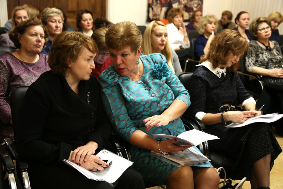 Система общественных ценностей глазами современной женщины: обсуждение и дебаты на круглом столе в Кремле. Система общественных ценностей глазами современной женщины: обсуждение и дебаты на круглом столе в Кремле.