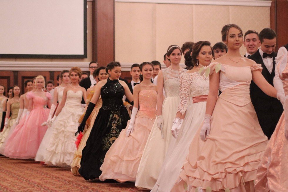 Sumptuous Spring Ball Revives Nineteenth Century Atmosphere