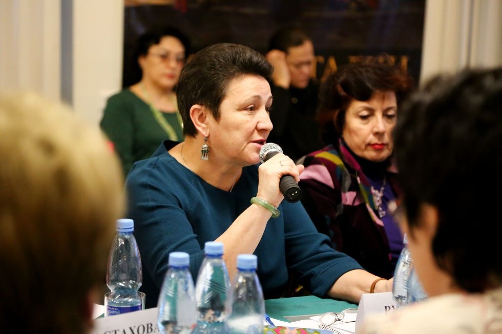 Система общественных ценностей глазами современной женщины: обсуждение и дебаты на круглом столе в Кремле. Система общественных ценностей глазами современной женщины: обсуждение и дебаты на круглом столе в Кремле.