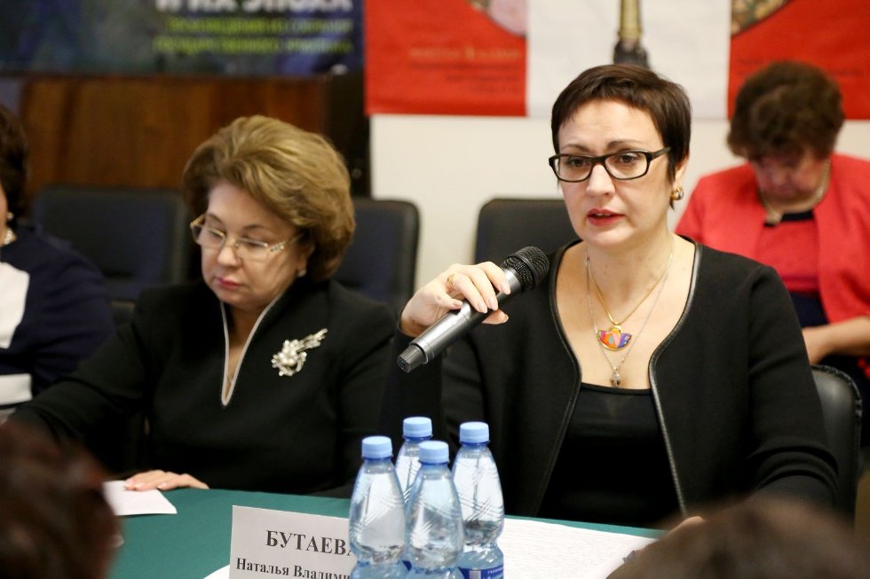 Система общественных ценностей глазами современной женщины: обсуждение и дебаты на круглом столе в Кремле. Система общественных ценностей глазами современной женщины: обсуждение и дебаты на круглом столе в Кремле.