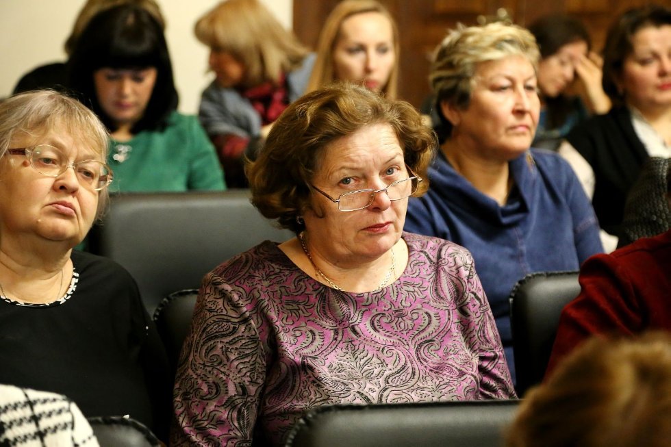 Система общественных ценностей глазами современной женщины: обсуждение и дебаты на круглом столе в Кремле. Система общественных ценностей глазами современной женщины: обсуждение и дебаты на круглом столе в Кремле.