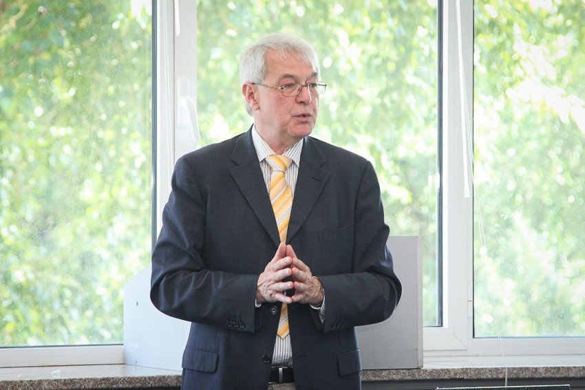 Prof. Wolfgang Koch Delivers Lectures at KFU