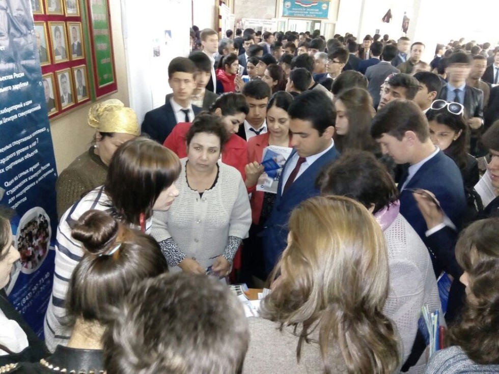КФУ вызвал ажиотаж на выставке 'Образование и карьера 2017' в Душанбе ,абитуриенты, таджикистан, образование