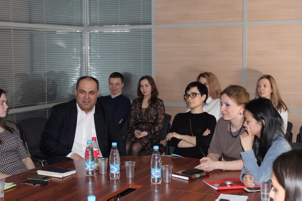 Круглый стол на английском языке Круглый стол на английском языке