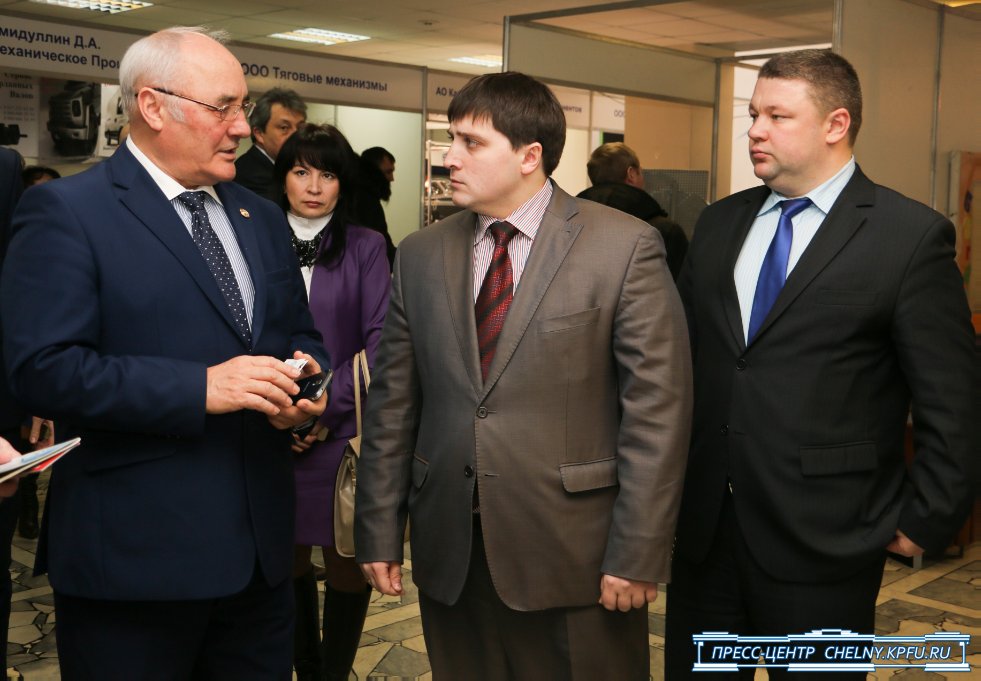 Рустам Минниханов: 'Наша стратегическая цель - это диверсификация экономики' Рустам Минниханов: 'Наша стратегическая цель - это диверсификация экономики'