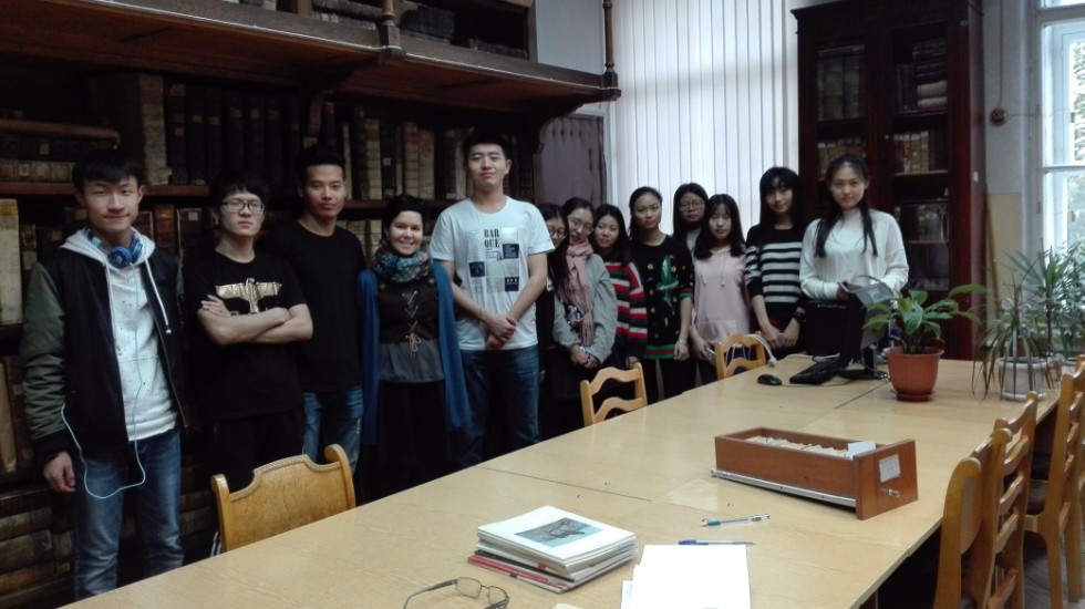 Знакомство иностранных студентов с КФУ начинается с библиотеки и музея истории КФУ Знакомство иностранных студентов с КФУ начинается с библиотеки и музея истории КФУ