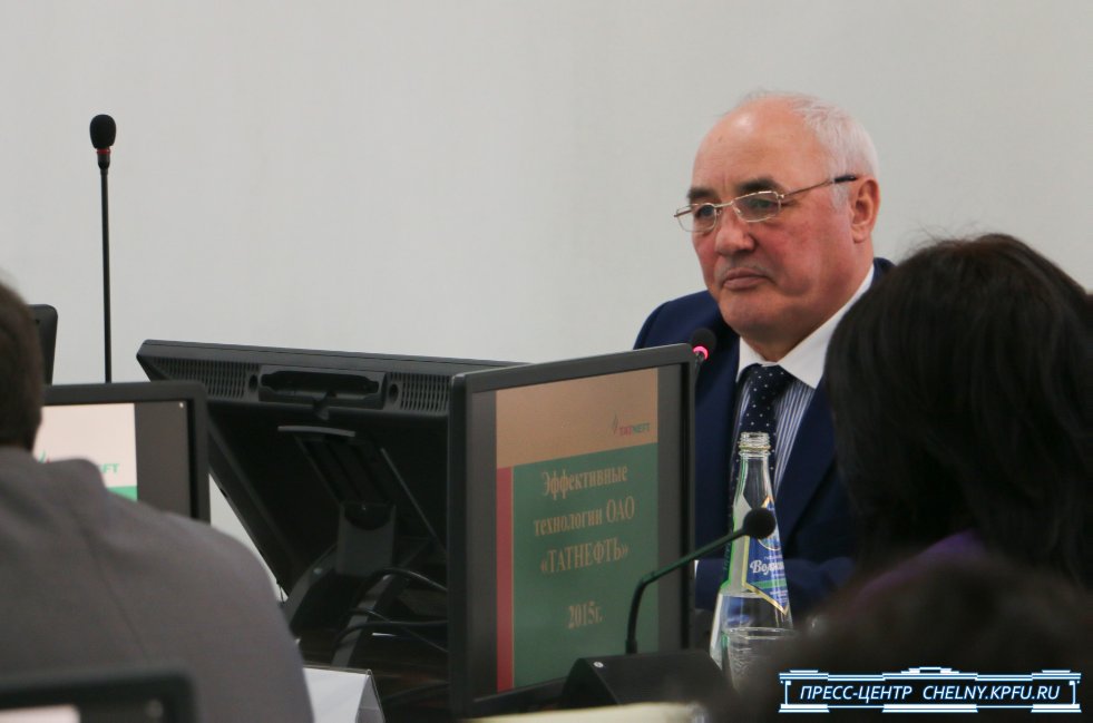 Рустам Минниханов: 'Наша стратегическая цель - это диверсификация экономики' Рустам Минниханов: 'Наша стратегическая цель - это диверсификация экономики'