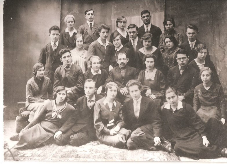 С группой студентов экономгеографов. 1932г. Ректор Казанского университета Н-Б. З. Векслин ? жизнь и судьба