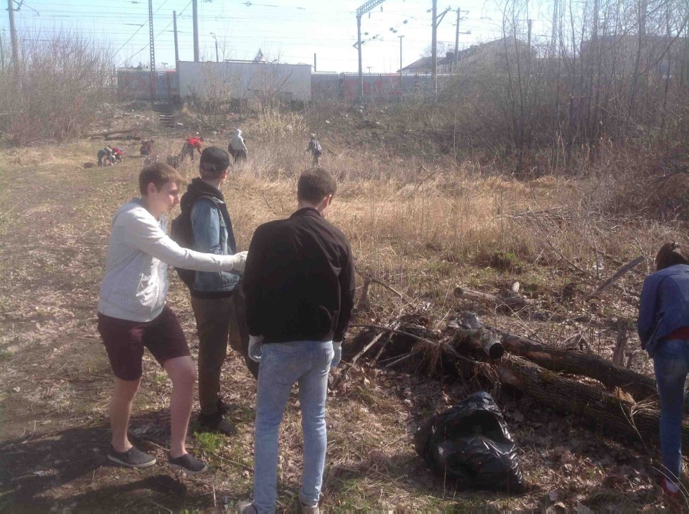 Трудовая ламбада на железнодорожных склонах Трудовая ламбада на железнодорожных склонах