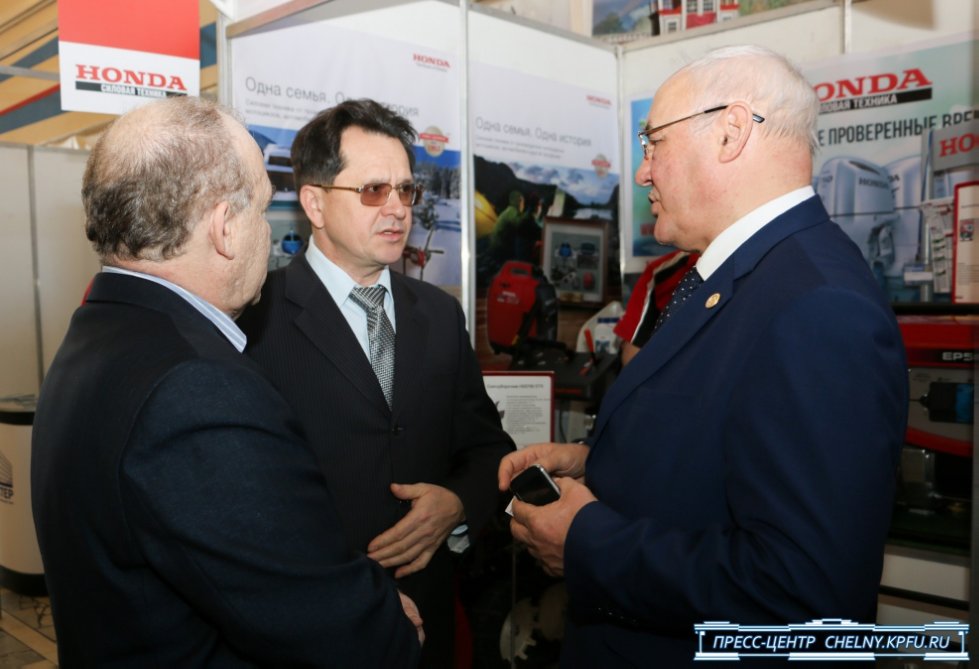 Рустам Минниханов: 'Наша стратегическая цель - это диверсификация экономики' Рустам Минниханов: 'Наша стратегическая цель - это диверсификация экономики'