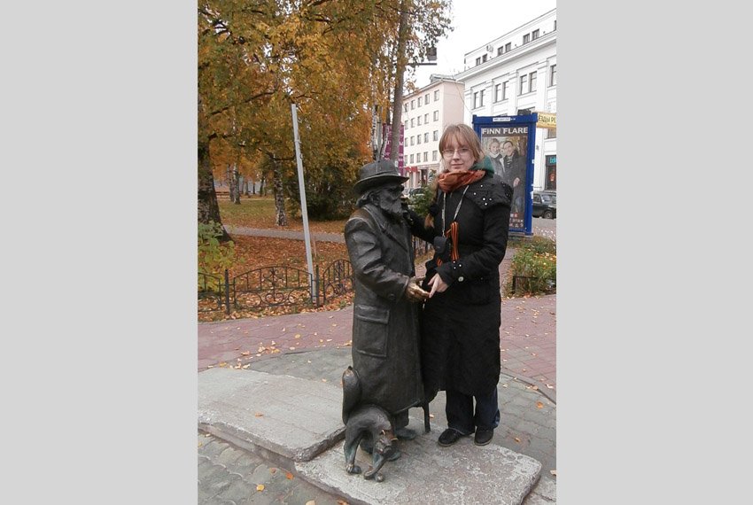 С архангельским сказочником В октябре 2013 года пятикурсники кафедры Сайфутдинов Руслан и Кузнецова Светлана приняли участие в третьей полевой школе по почвенной зоологии и экологии для молодых ученых 'Почвенно-зоологические исследования: от планирования к публикации'.