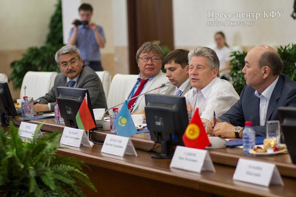 Minister Livanov meets his counterparts at KFU