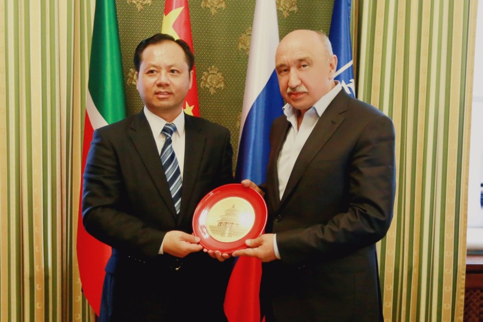Consul General of China Wu Yingqin Extended Invitations and Made New Cooperation Proposals