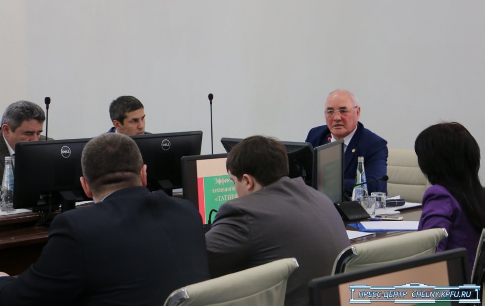 Рустам Минниханов: 'Наша стратегическая цель - это диверсификация экономики' Рустам Минниханов: 'Наша стратегическая цель - это диверсификация экономики'