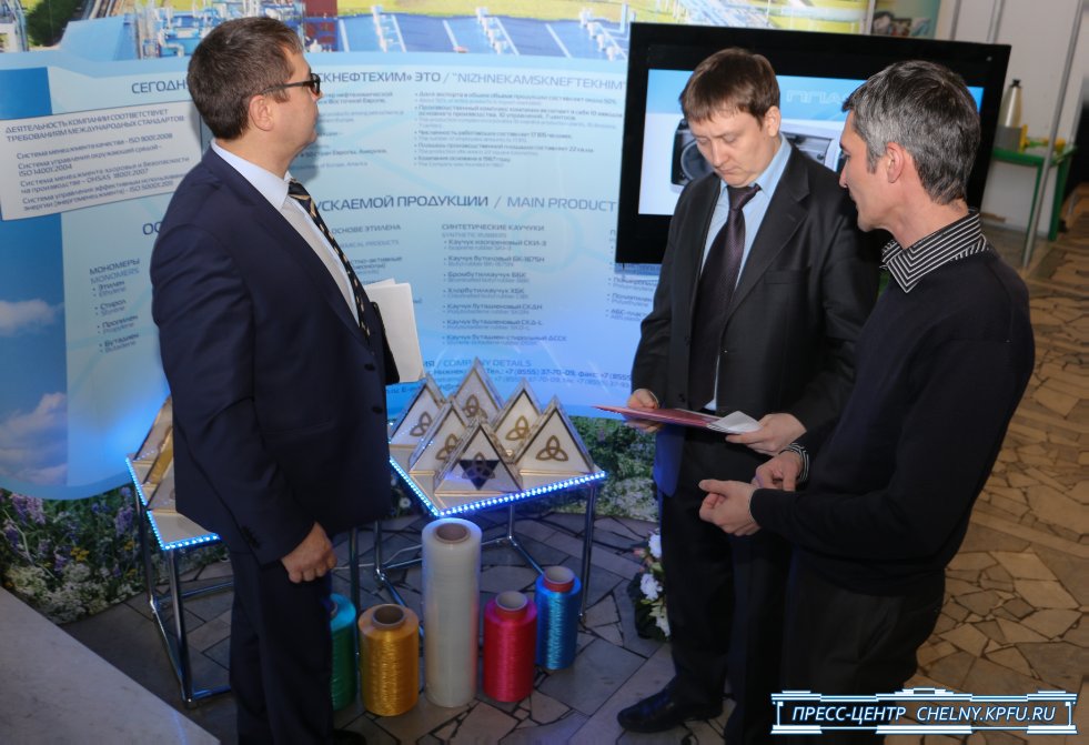 Рустам Минниханов: 'Наша стратегическая цель - это диверсификация экономики' Рустам Минниханов: 'Наша стратегическая цель - это диверсификация экономики'