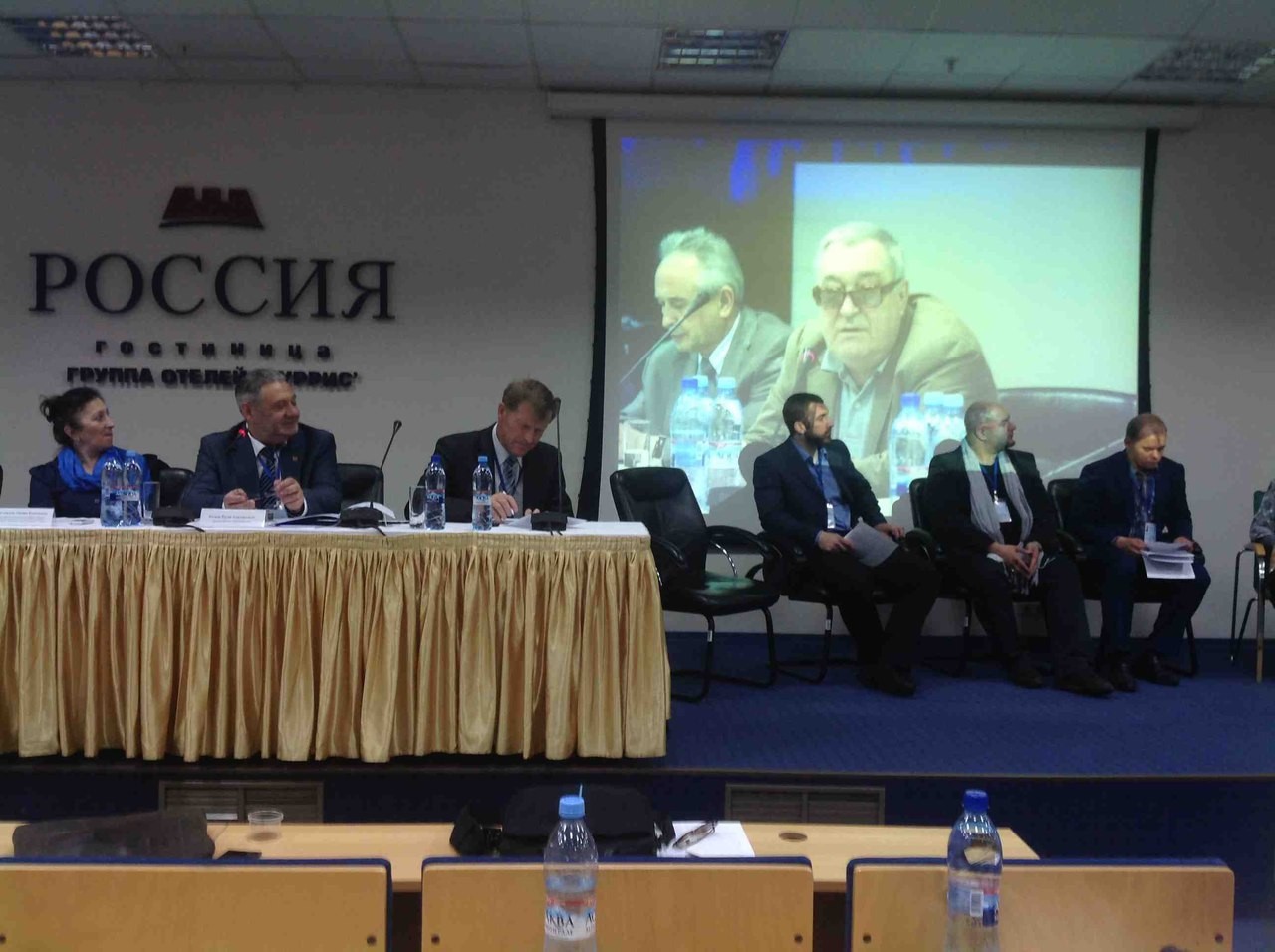 Расширяется география социализации молодежи Расширяется география социализации молодежи