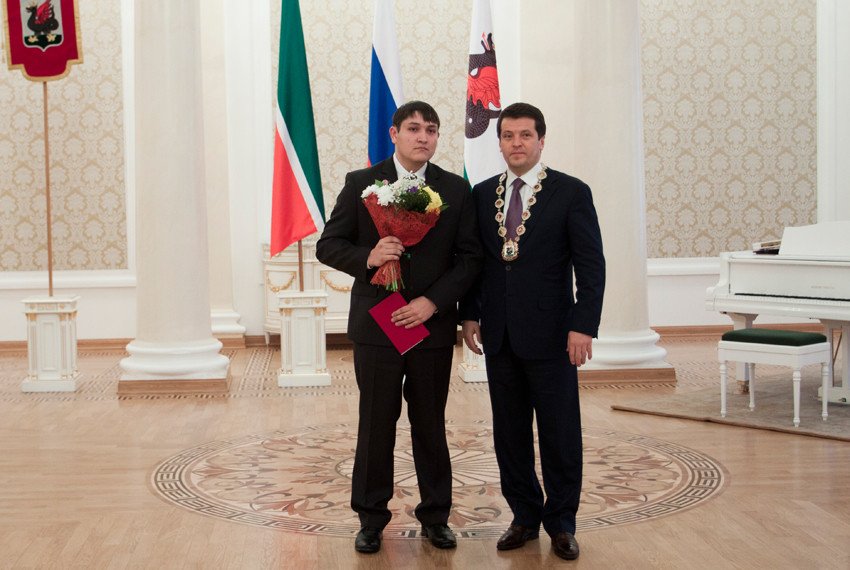 Тринадцать студентов и аспирантов Казанского университета удостоились именных стипендий мэра Ильсура Метшина Тринадцать студентов и аспирантов Казанского университета удостоились именных стипендий мэра Ильсура Метшина