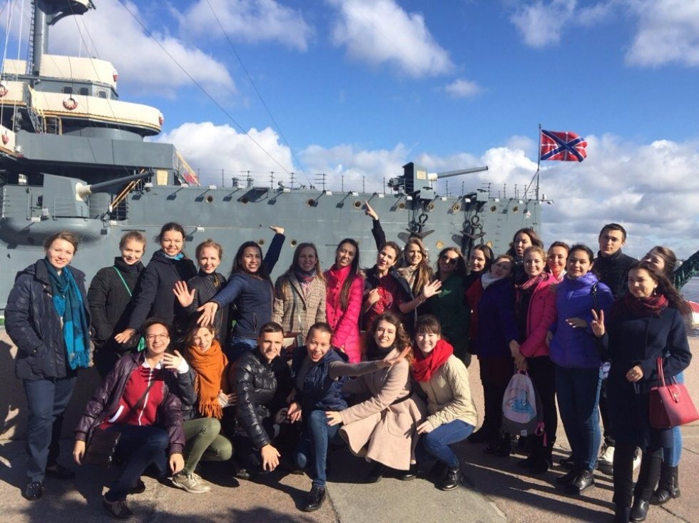 Лучшая академическая группа КФУ вместе со своим куратором посетили Санкт-Петербург Лучшая академическая группа КФУ вместе со своим куратором посетили Санкт-Петербург