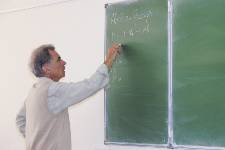 Famous mathematician delivers lectures in KFU