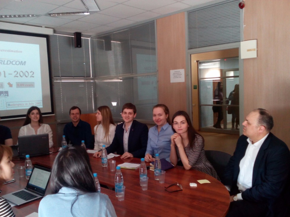 Круглый стол на английском языке Круглый стол на английском языке