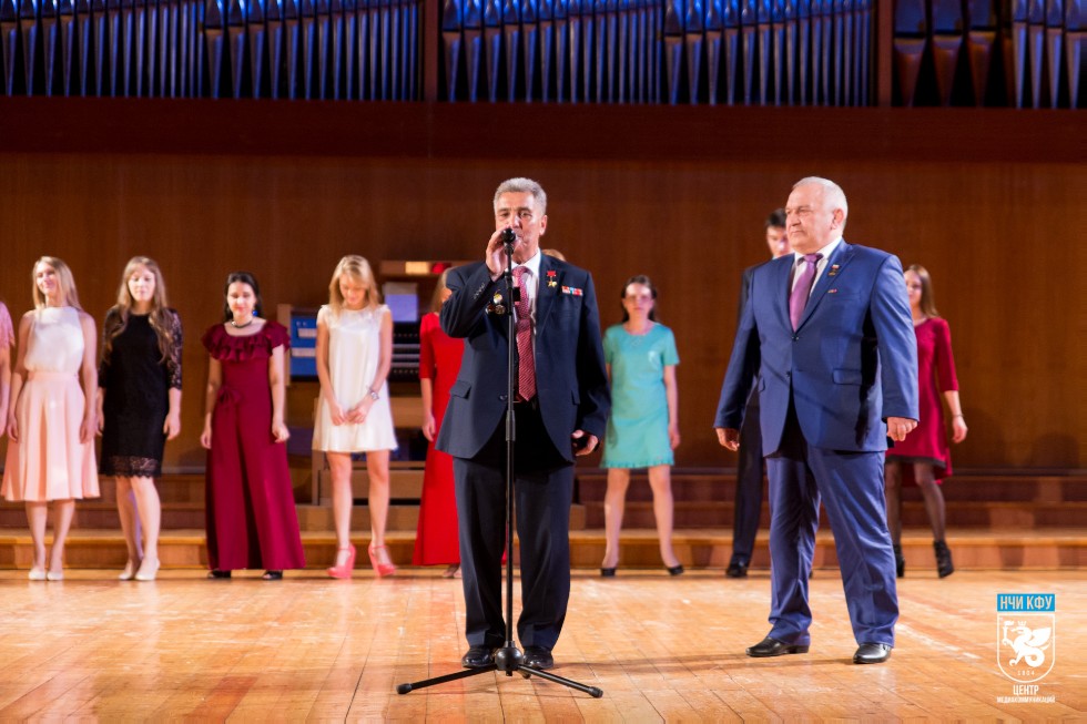 Чествование лучших выпускников КФУ в автограде Чествование лучших выпускников КФУ в автограде