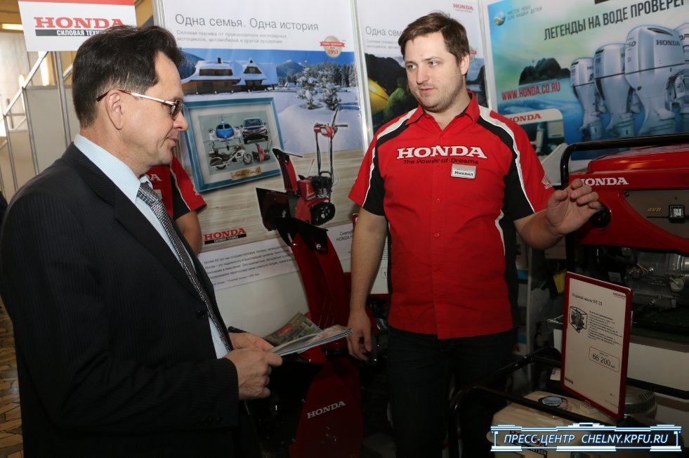 Рустам Минниханов: 'Наша стратегическая цель - это диверсификация экономики' Рустам Минниханов: 'Наша стратегическая цель - это диверсификация экономики'