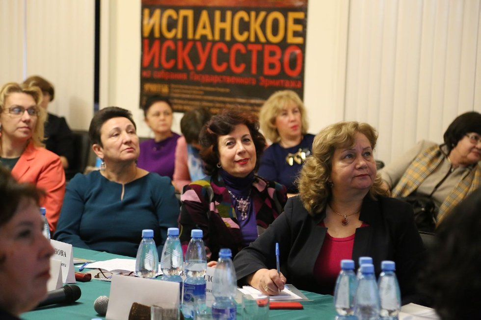 Система общественных ценностей глазами современной женщины: обсуждение и дебаты на круглом столе в Кремле. Система общественных ценностей глазами современной женщины: обсуждение и дебаты на круглом столе в Кремле.