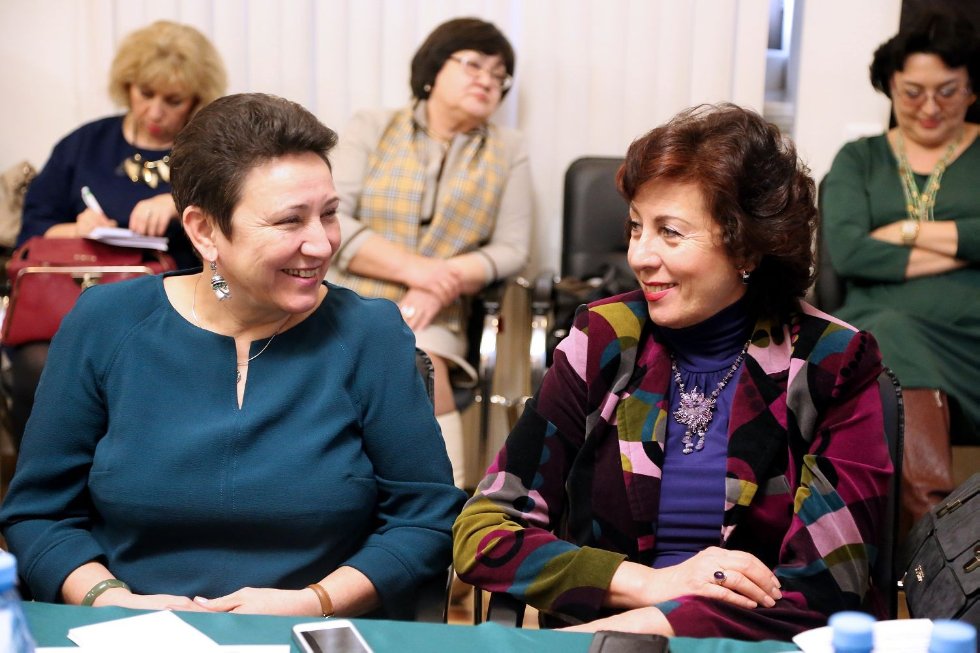 Система общественных ценностей глазами современной женщины: обсуждение и дебаты на круглом столе в Кремле. Система общественных ценностей глазами современной женщины: обсуждение и дебаты на круглом столе в Кремле.